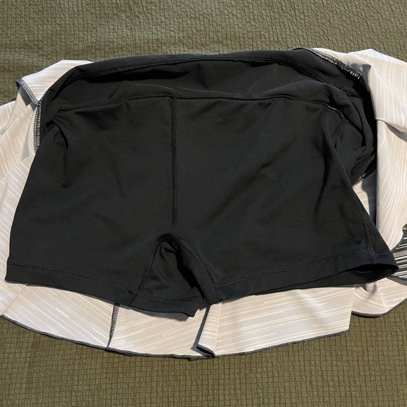 Women’s Nike active skort - Picture 5 of 7
